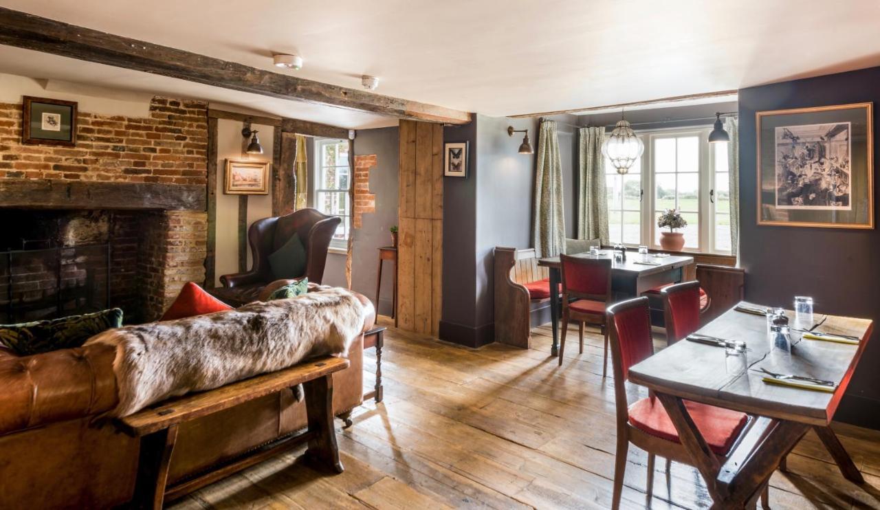 The Brisley Bell Hotel Екстериор снимка