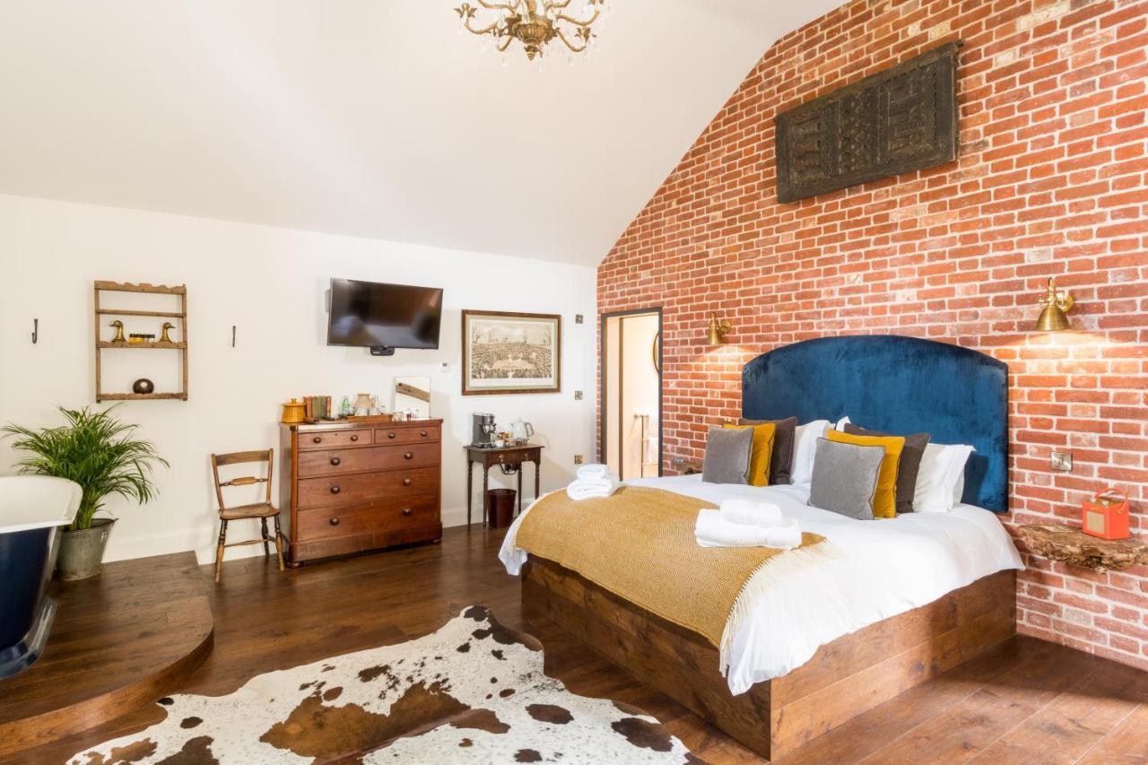 The Brisley Bell Hotel Екстериор снимка